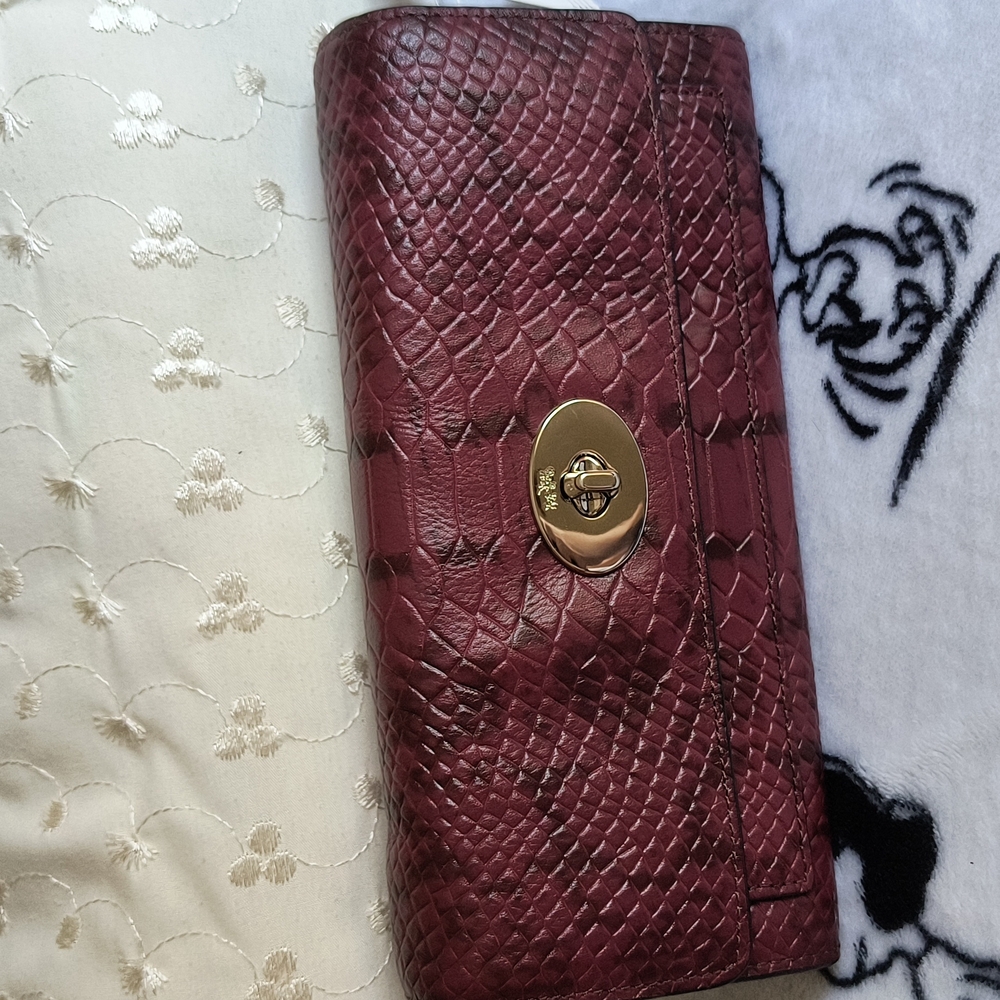 Coach Signature exotic snake skin  hand purse 👛 new with tag